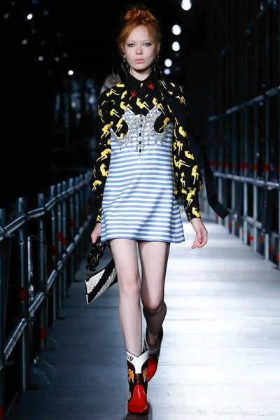 Look 11